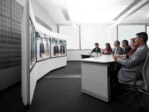 大氣簡潔 思科網(wǎng)真IX5000“逼格”來襲 思科推出革新旗艦級三熒幕視訊會議技術(shù)