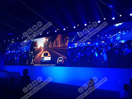 微軟水立方Win10發(fā)布會(huì)多屏賽車游戲